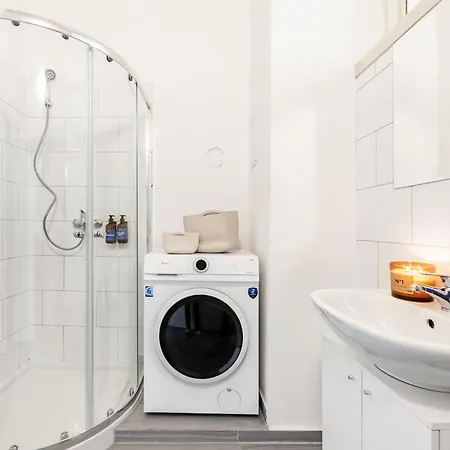 Apartment Days - Four Bedroom With Workspace And 250mbs Wifi In New Town *