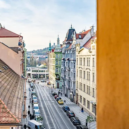 Days - Four Bedroom With Workspace And 250mbs Wifi In New Town Prag